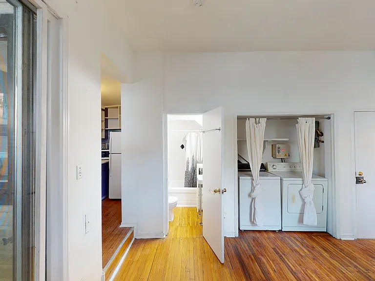 221 Bathurst St #4 — Photo 12