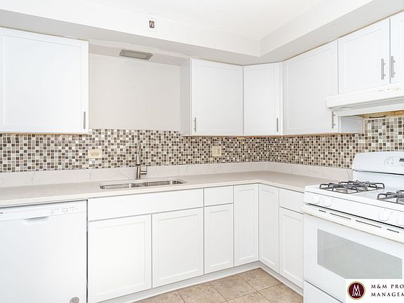 5th image of 432 Clinton Ave APT A-1