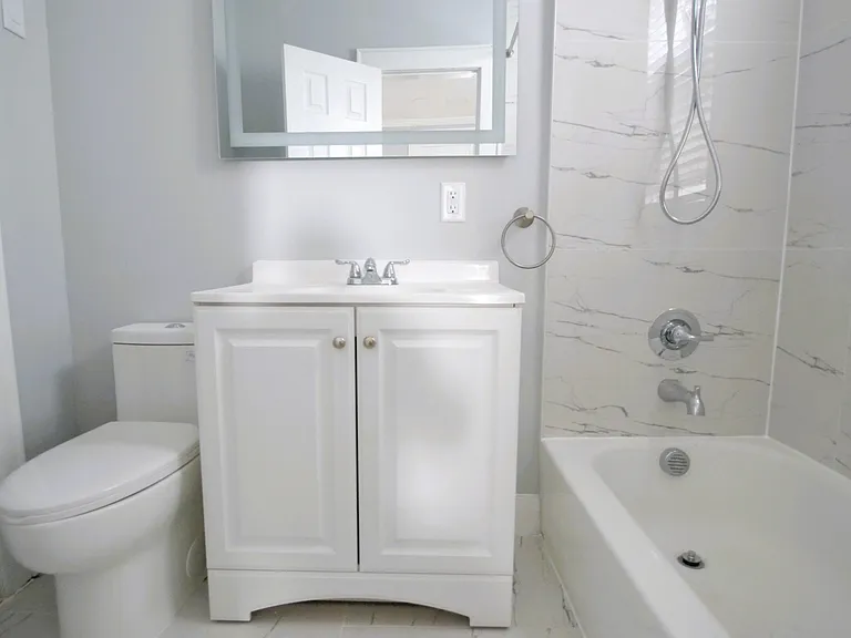56 Hobart Pl #5 — Photo 3