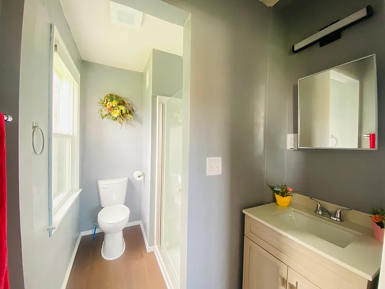bath of master bedroom