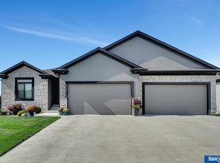 7520 Gerald Ave, Lincoln, NE 68516