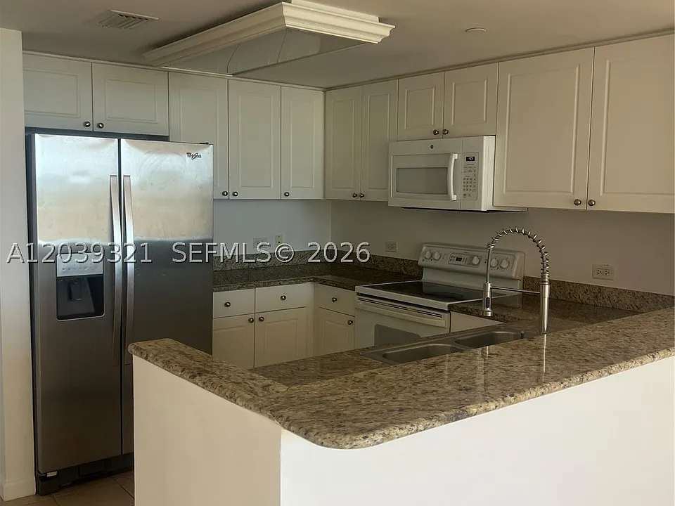 19501 W Country Clb #611