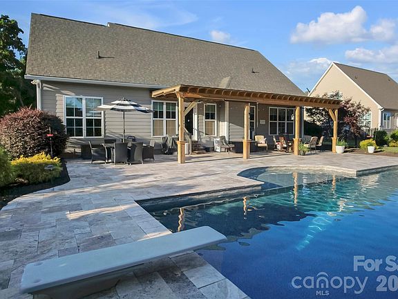 5th image of 142 Augusta Ln