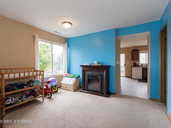 4th image of 611 E Victoria Cir