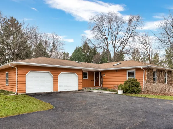 4 Amy Dr, Oswego, IL 60543