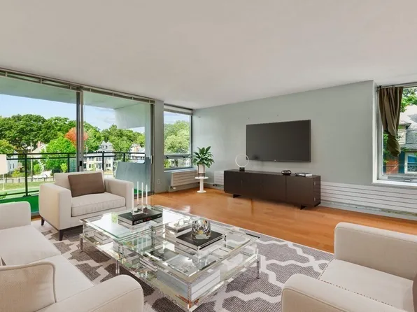 60 Babcock St APT 28, Brookline, MA 02446