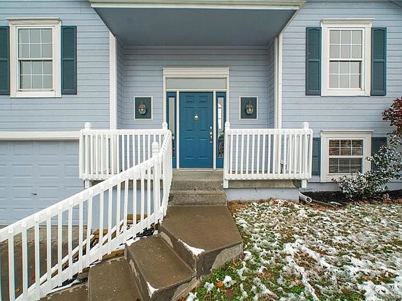 3rd image of 556 White Oak Ln