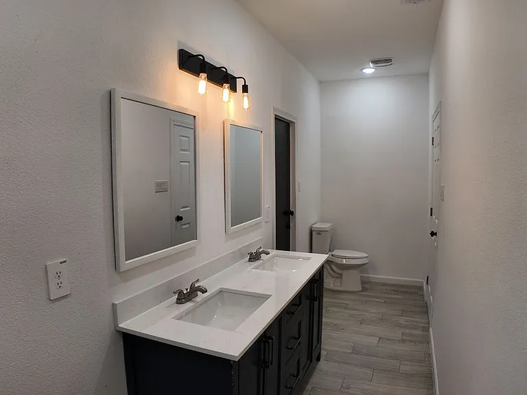 4709 Lee St — Photo 12