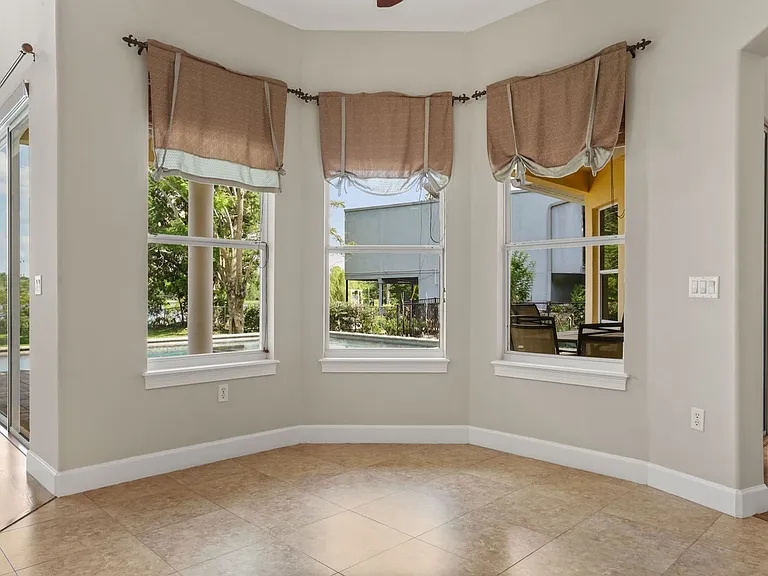 5554 Palm Lake Cir — Photo 17