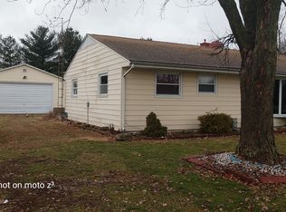 226 S Diamond St, Arcola, IL 61910