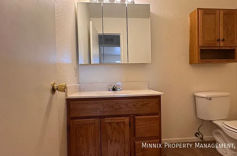 711 S Austin Ave #203 — Photo 16