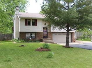 3423 Greenview Dr, Decatur, IL 62521