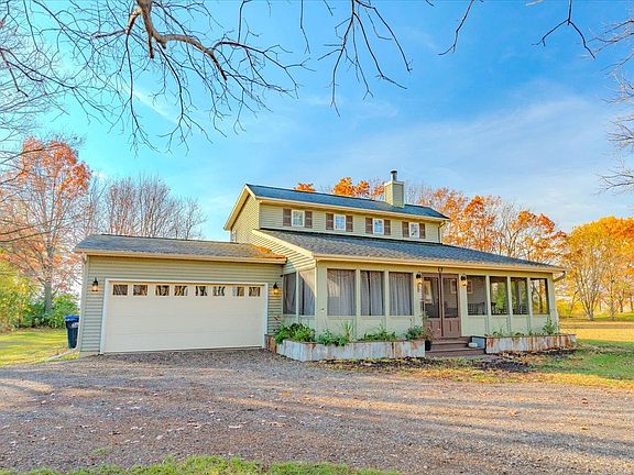3rd image of 857 Bliven Rd