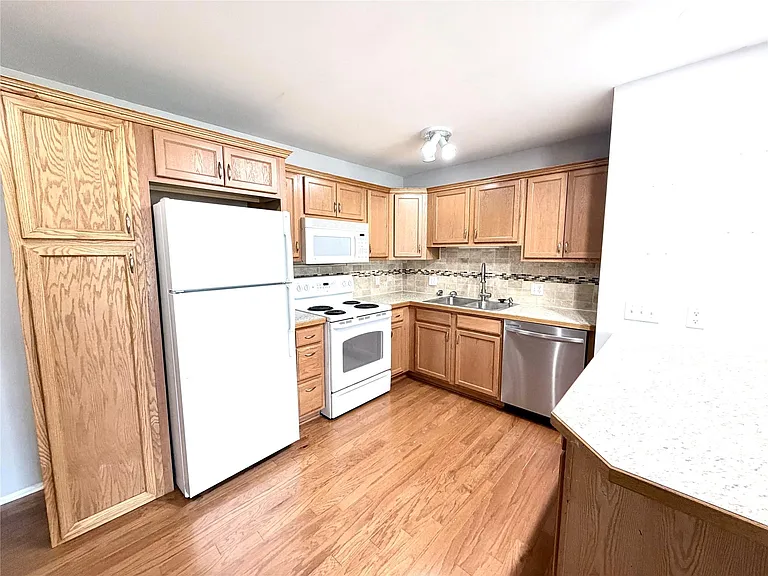 2405 Torquay Ave #207 — Photo 6
