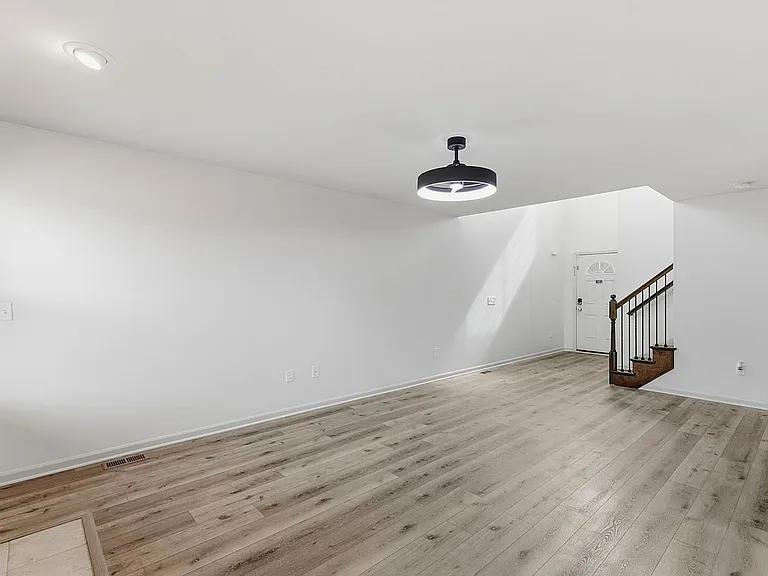 6650 Chandler Dr — Photo 4
