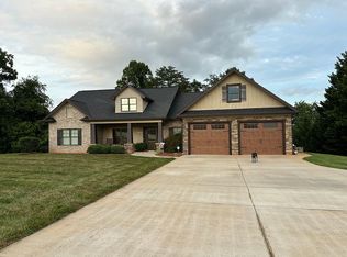 2417 Red Brush Rd, Mount Airy, NC 27030