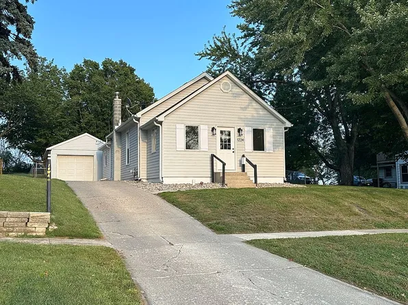 1224 N Court St, Carroll, IA 51401