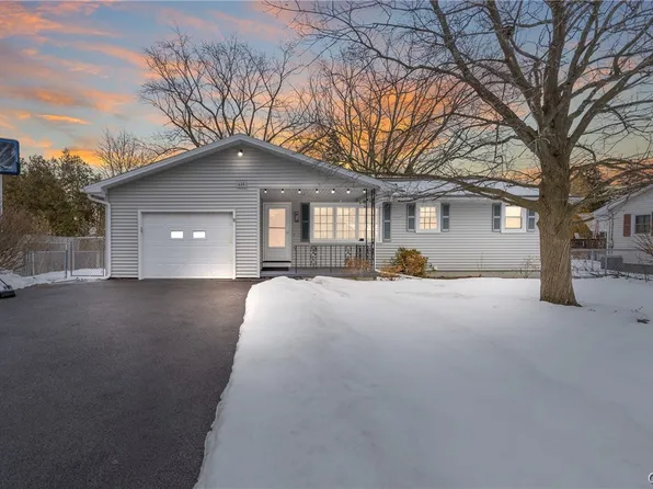 408 Stillwell Cir, East Syracuse, NY 13057