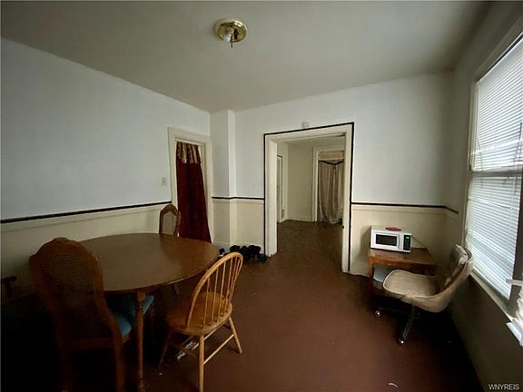 3rd image of 165 Landon St