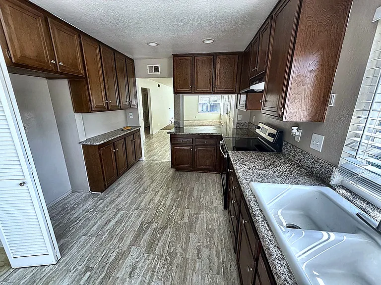 1598 Gatewood Ct — Photo 10