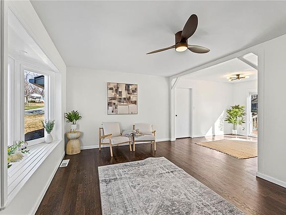 4th image of 537 N 80th Pl