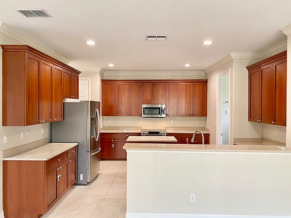 3rd image of 9050 Paseo De Valencia St