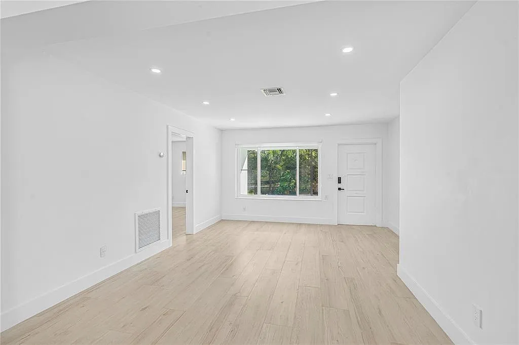 4 bed, 1600 sqft, $4,400 — Photo 3