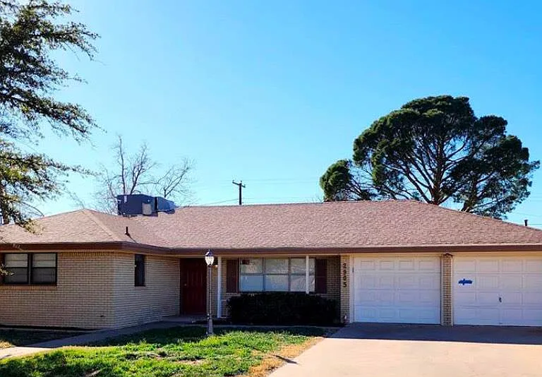 2905 Byron Ave — Photo 1