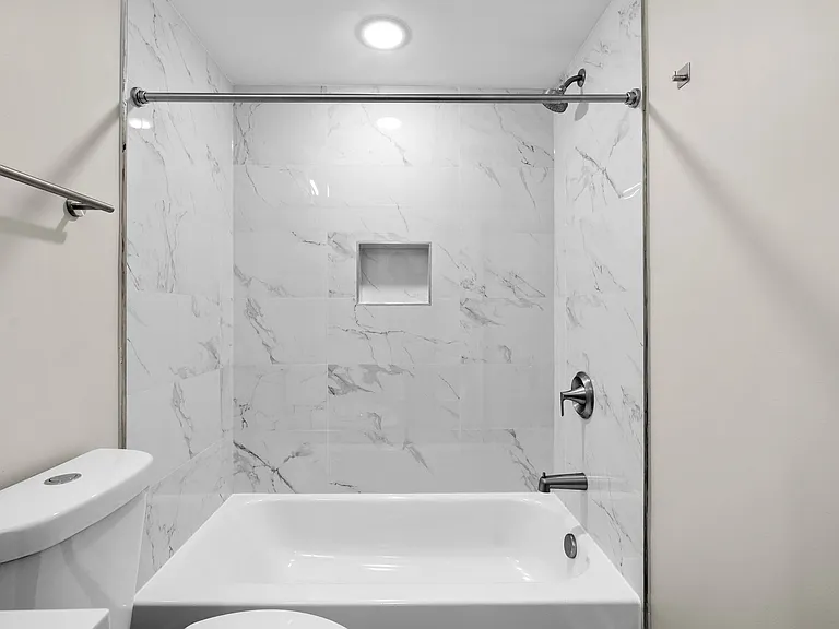 5811 Field Pl NE — Photo 10