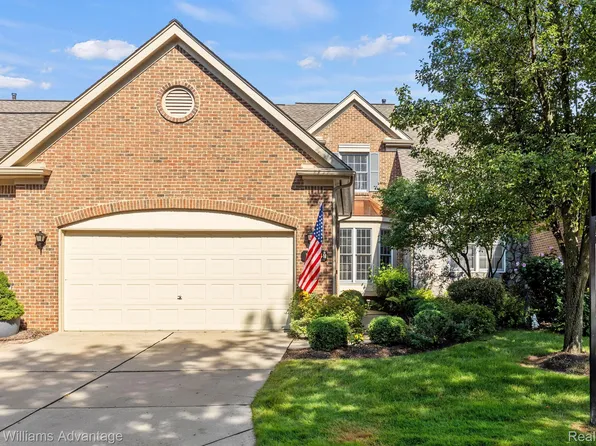 16704 Oakmont Ct, Northville, MI 48168