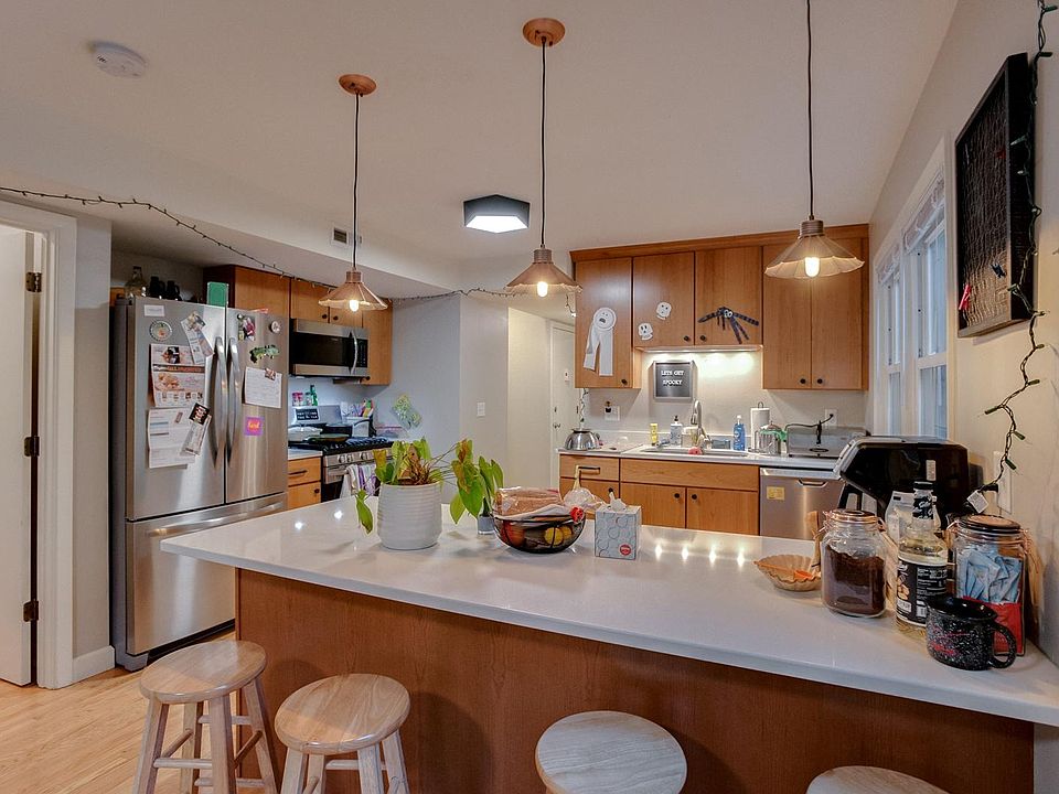 1st image of 1848 Ashland Ave APT 2