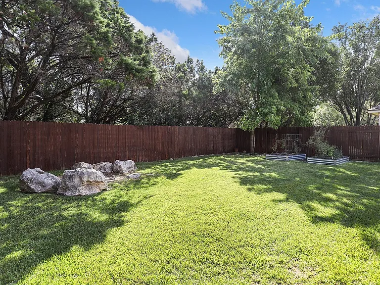 18121 Whitewater Cv — Photo 34