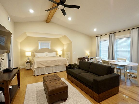 3rd image of 215 Boiling Springs Rd #B