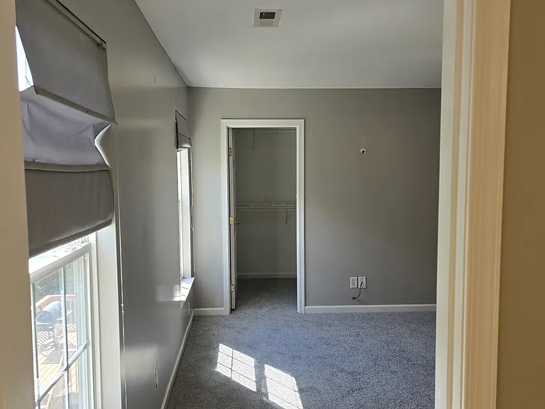 2933 Stratford Way — Photo 6