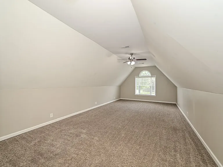 2910 Iona Dr — Photo 14