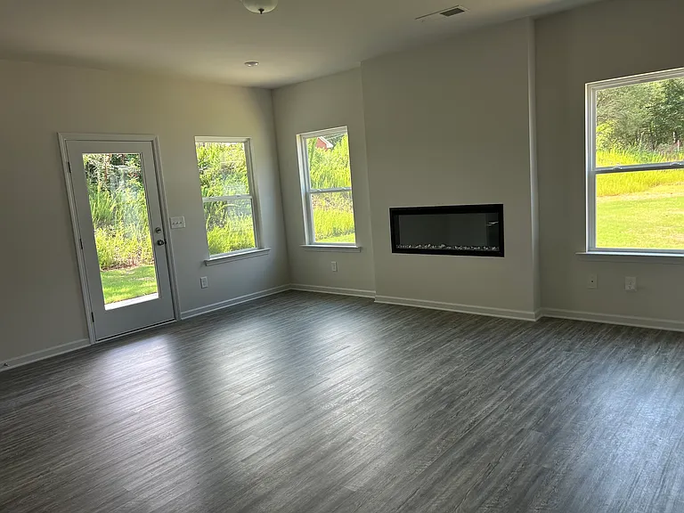 152 Marion Dr — Photo 5