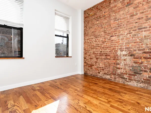 1553 De Kalb Avenue image 14 of 18