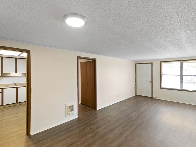 1373 Montgomery Ct — Photo 36