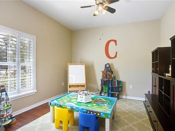 4th image of 9626 Oak Glade Ave