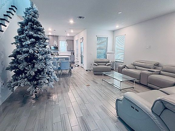 4th image of 5136 Goldfinch Dr