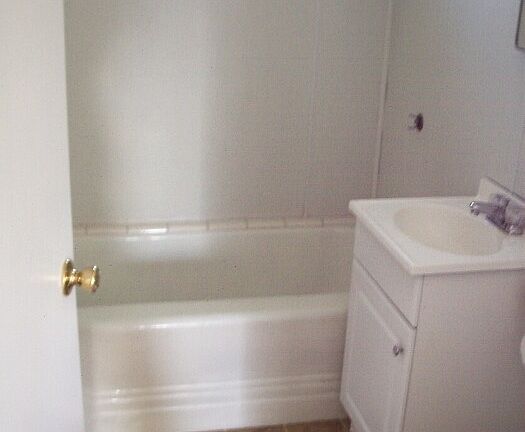 5th image of 388 4th Ave E