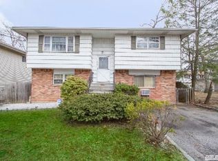 86 11th Ave, Huntington Station, NY 11746