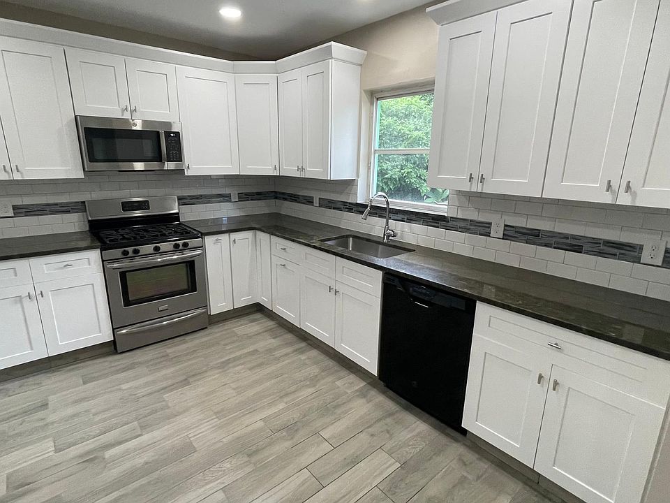 1st image of 322 Vanderbilt Dr