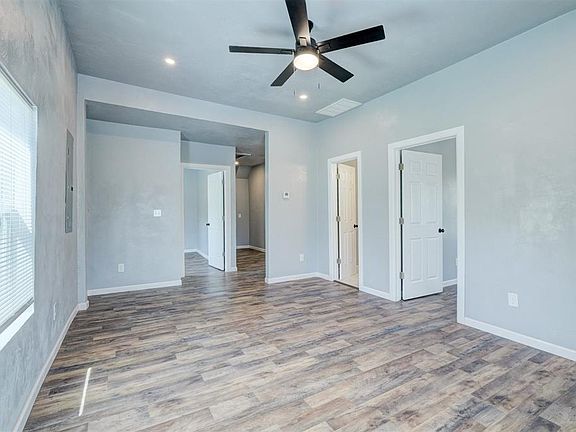 5th image of 810 E 9th St