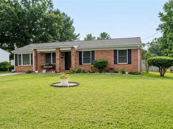 53 Chipley Dr, Newport News, VA 23602