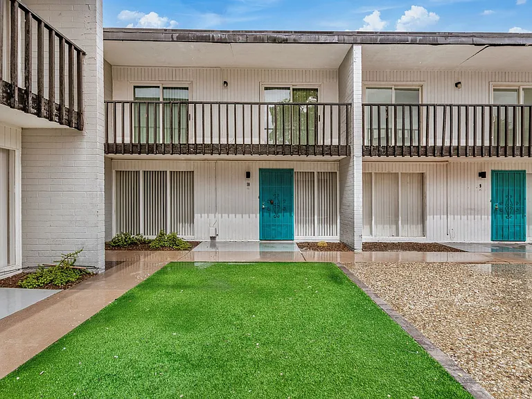 Madison Flats — Photo 29
