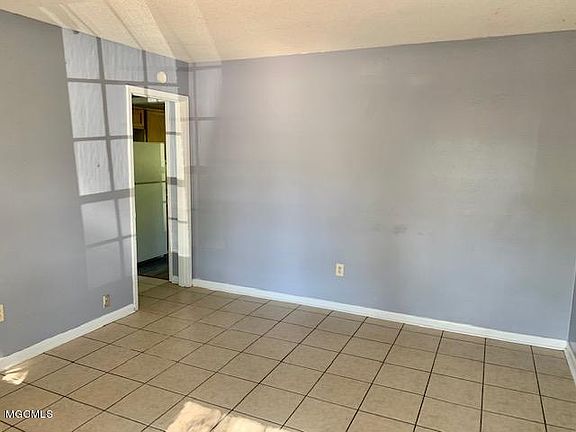 3rd image of 2700 Fraternity Dr