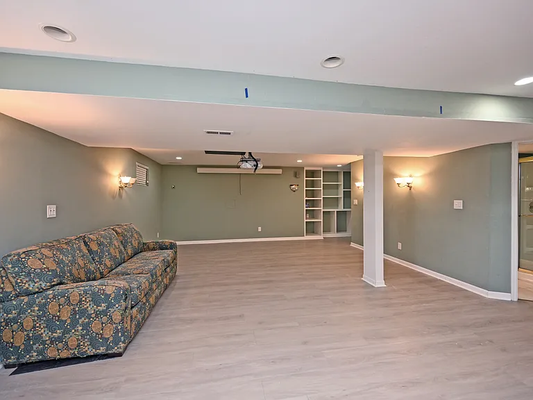 8097 Winding Creek Ct — Photo 40