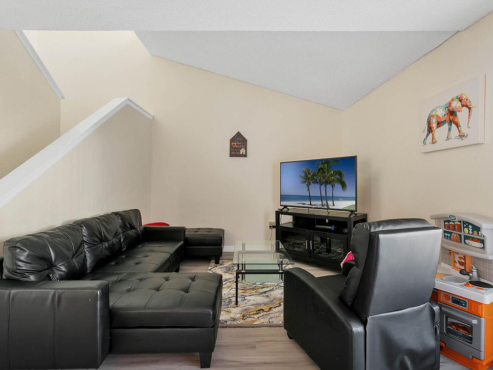 1st image of 326 Scottsdale Sq