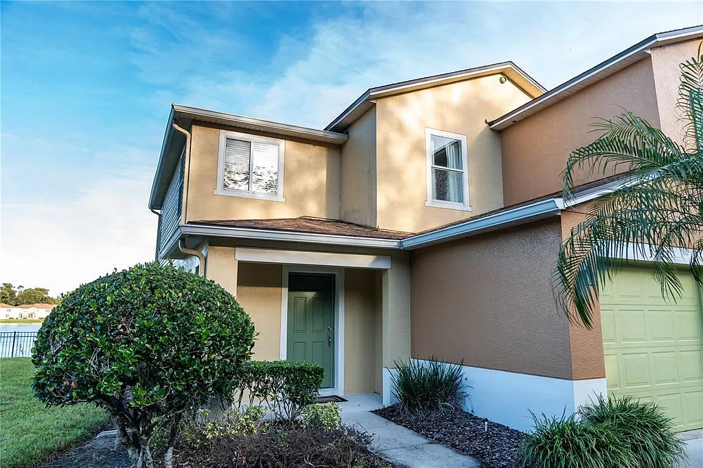2 bed, 2.5 bath, 1308 sqft, $2,200 — Photo 1
